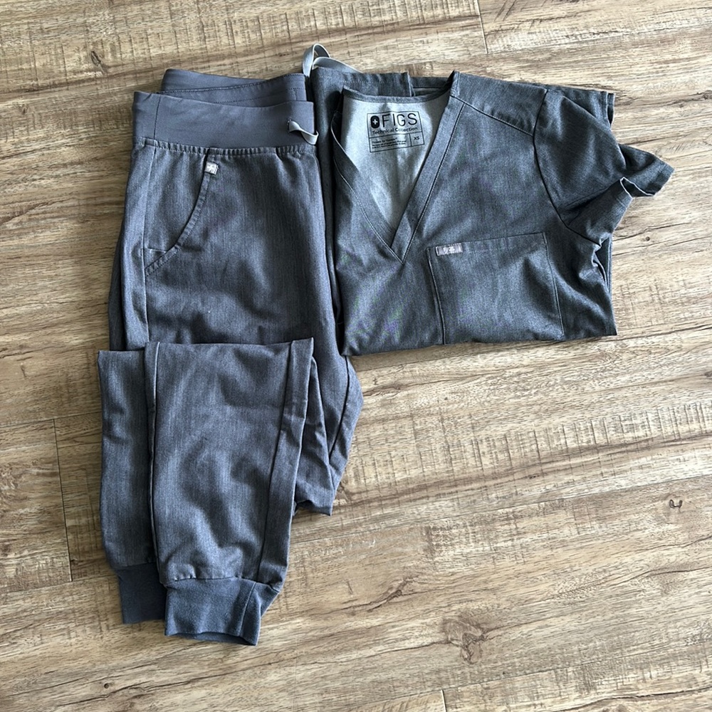 Figs Set Graphite Grey